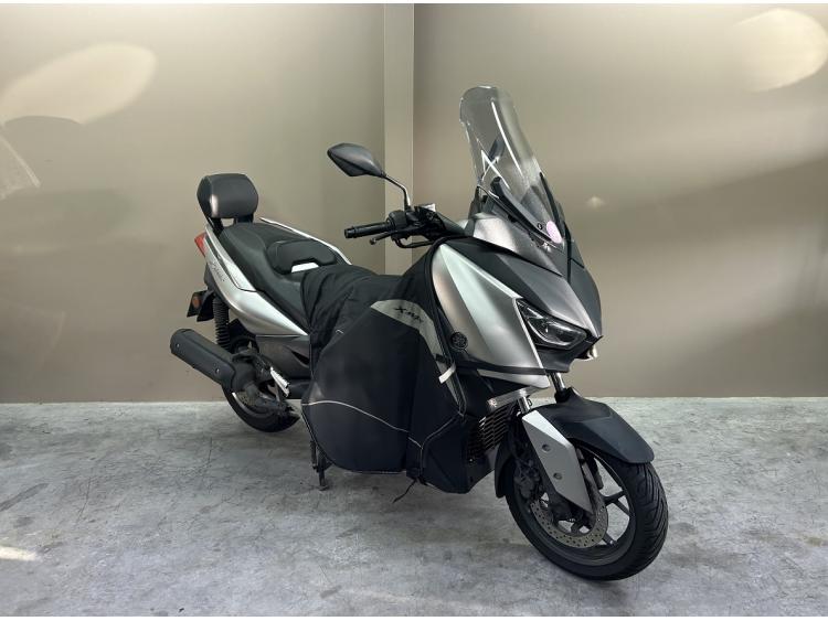 YAMAHA X-MAX 125