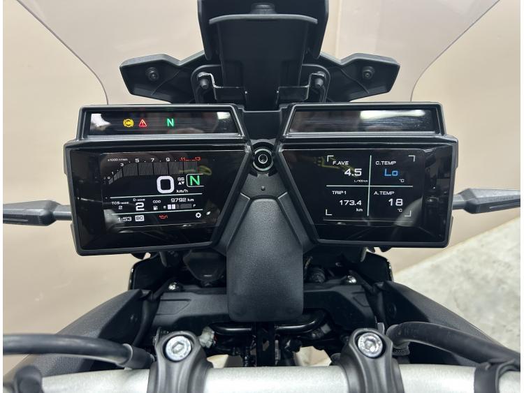 YAMAHA TRACER 9